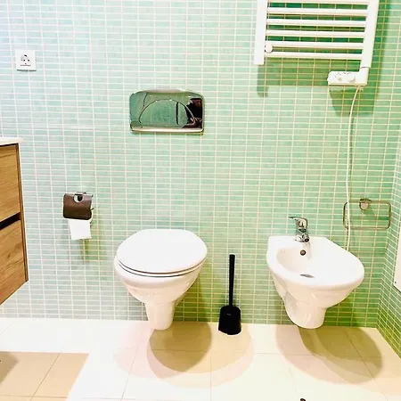 3 Bedroom In Marina Village Apartment *
